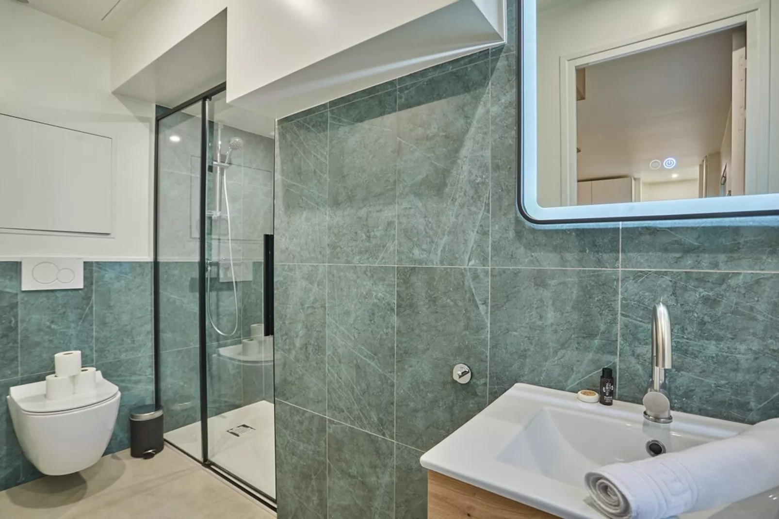 CHARLES19 STUDIO NEW