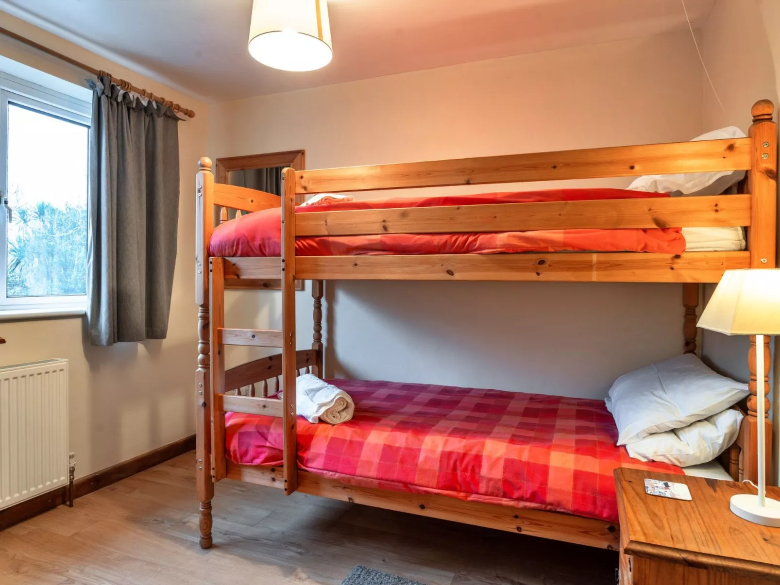 No.1 Gladys' Orchard-Drinnen