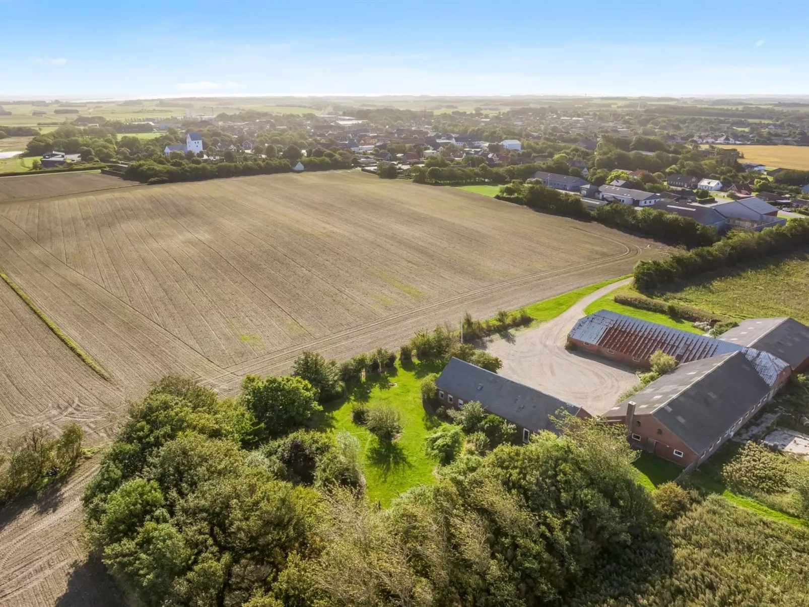 "Nette" - 2km to the fjord