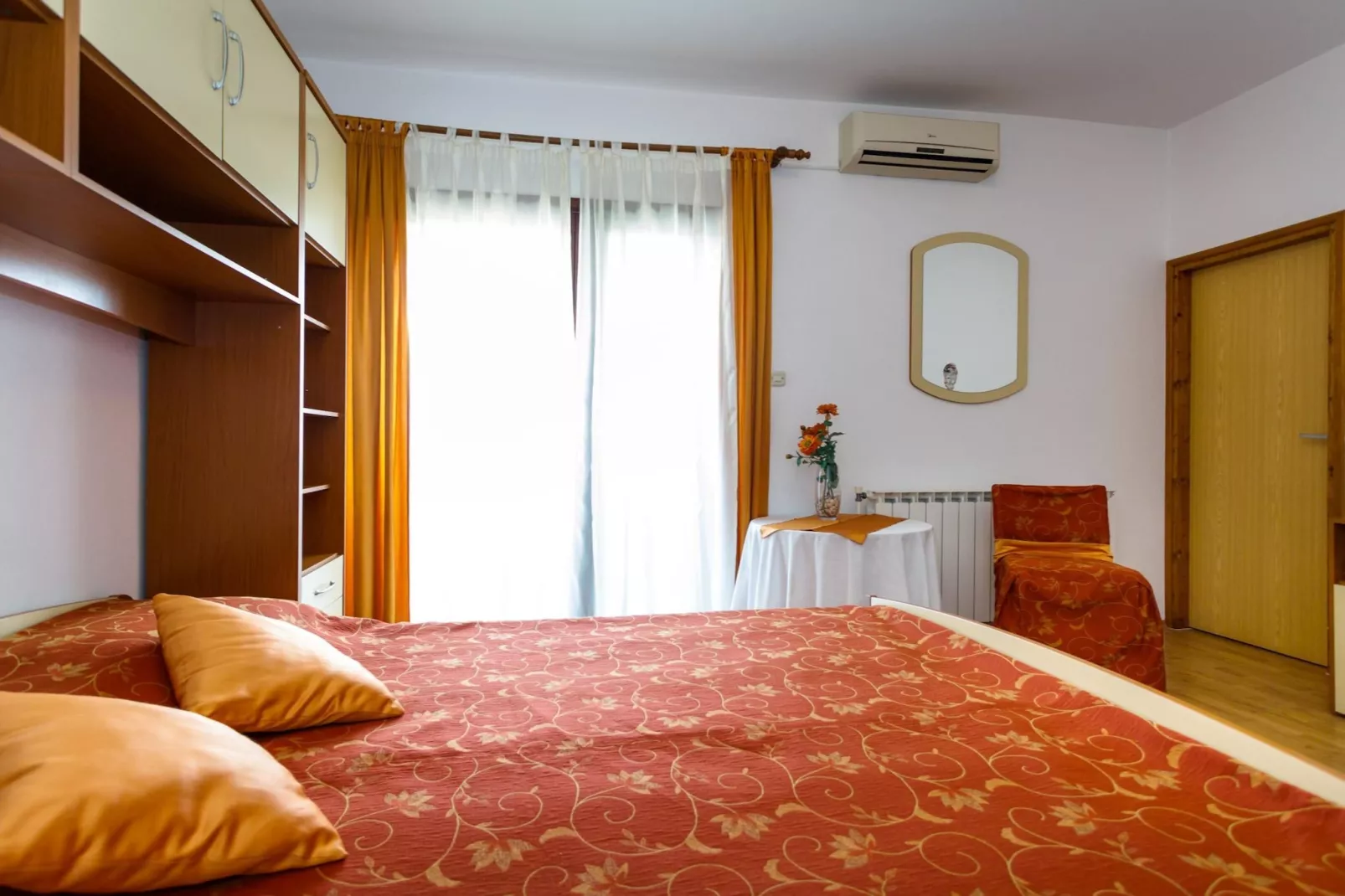 Sunny and Sleek Krk Rooms with Balcony - Standard Double Room with Balcony (owner Zuta)
