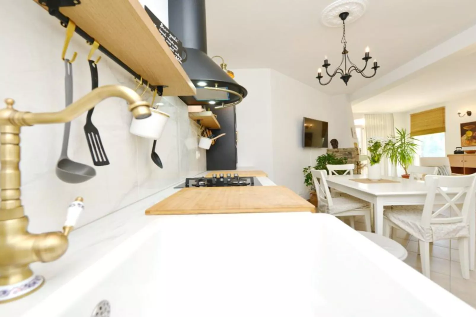 Two-Bedroom Apartment (Maslina)