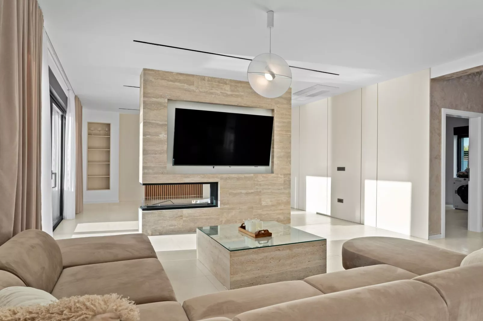 Villa Freedom - Five Bedroom House with Balcony