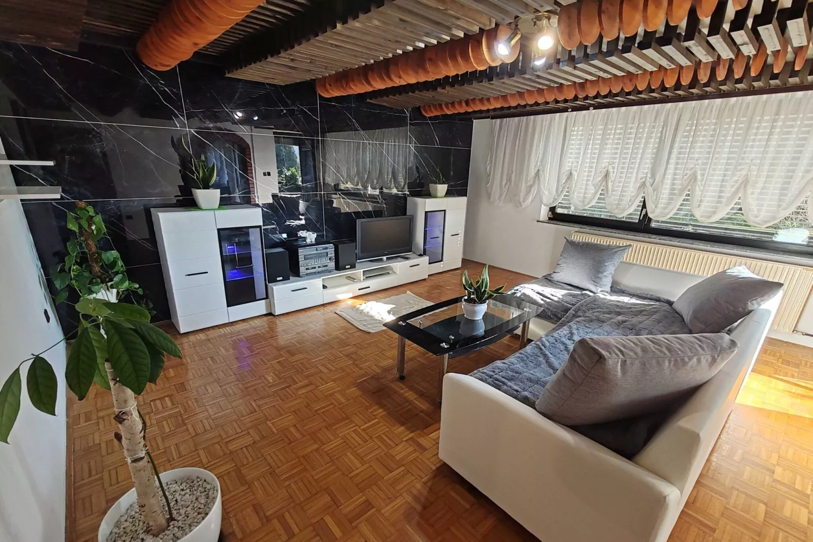 Brezovica Spacious Family-Friendy Apartment - Two Bedroom Apartment with Balcony