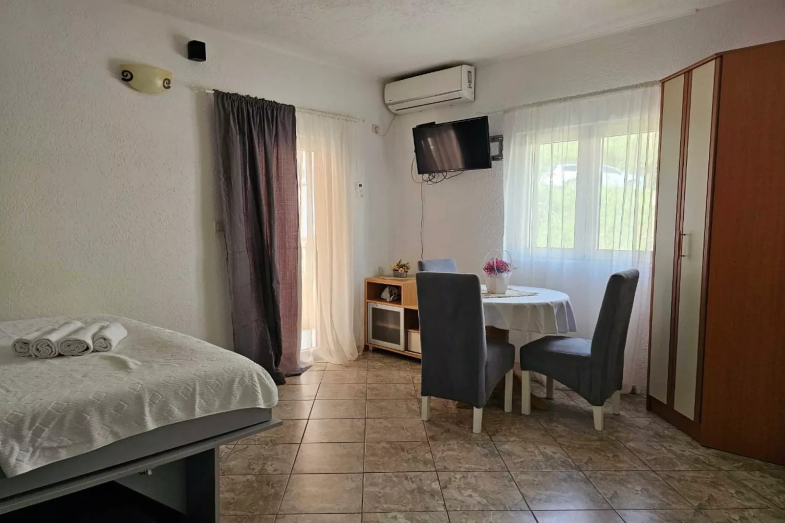 Chic & Sleek Apartments in Kotor - Studio Apartment with Balcony 2