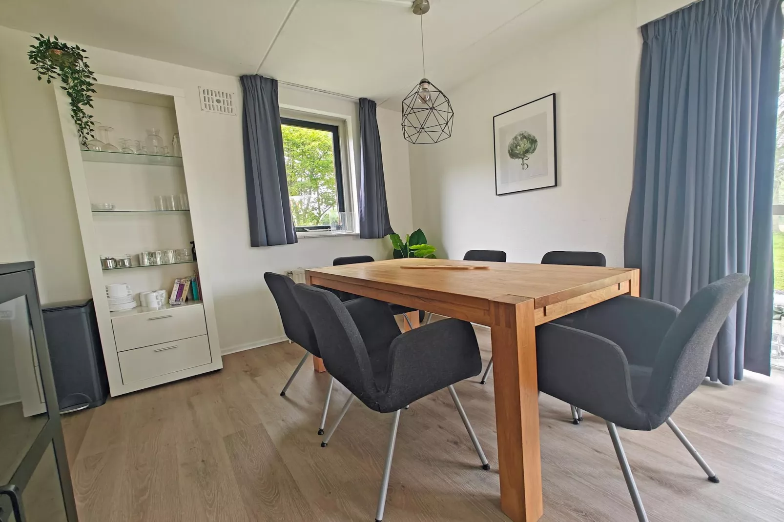 4 - Persons Lakeside Bungalow (copy) (copy)