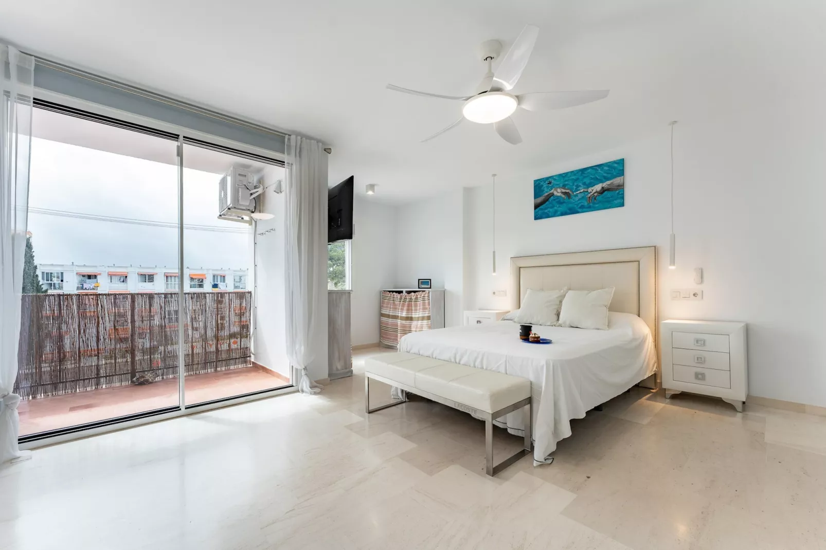CT 376 - Faro's Calypso Duplex Penthouse - Walking distance to Beach