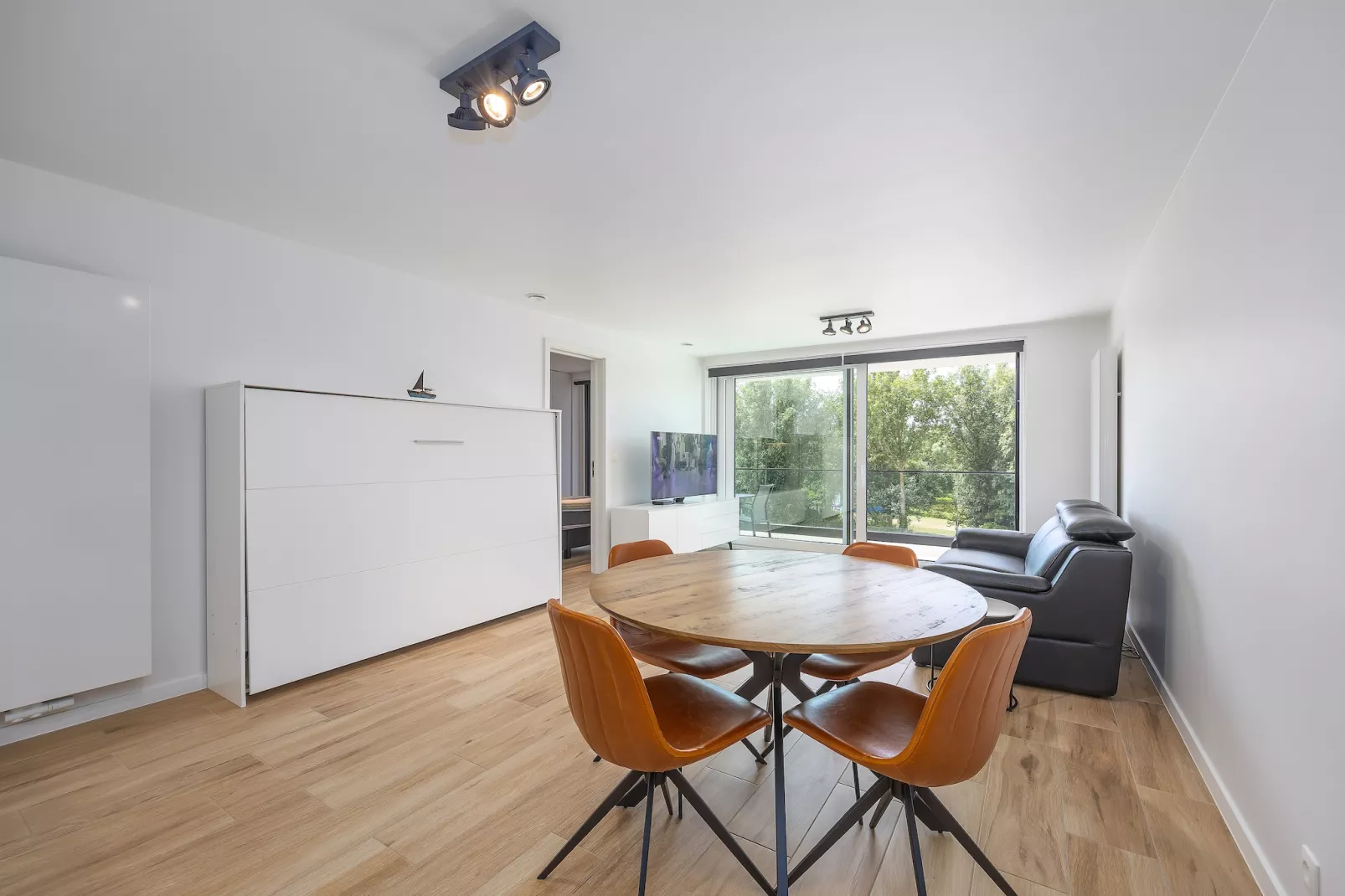 Central Park 14/0302 + parking 16