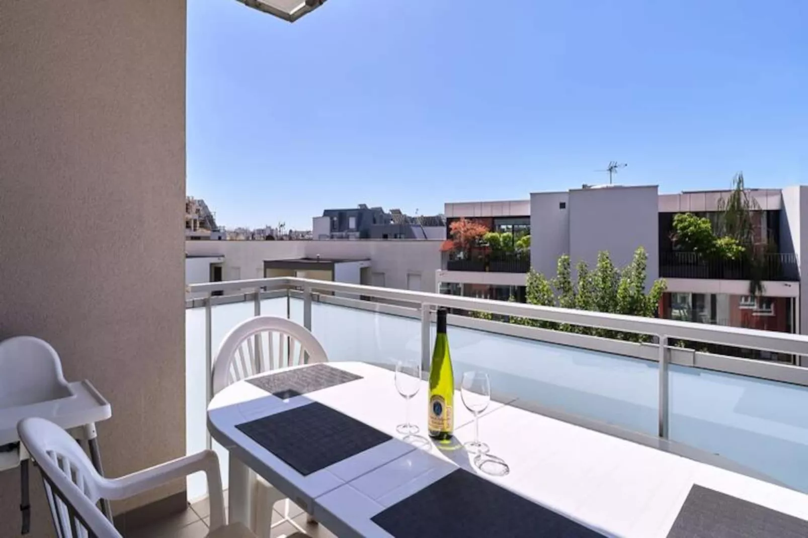 Dans Les &eacute;toiles - 2 Chambres Proche Centre Ville Avec Parking Inclus