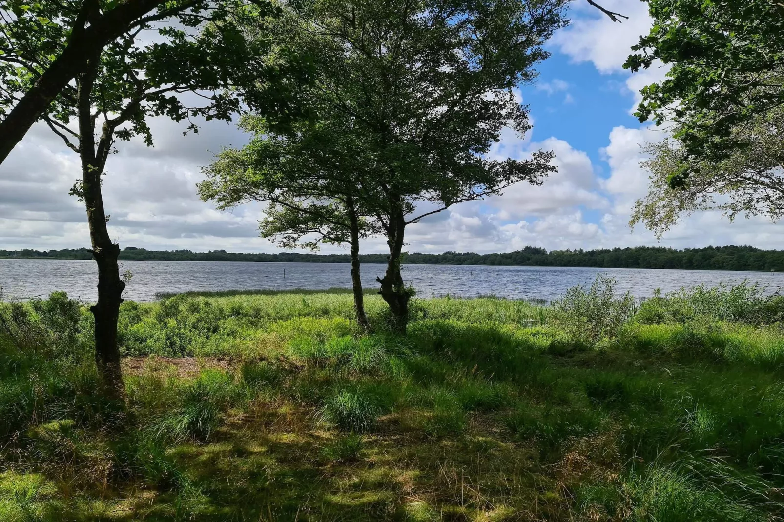 Tranquil Cottage near Kvie Lake-By Traum-Water view