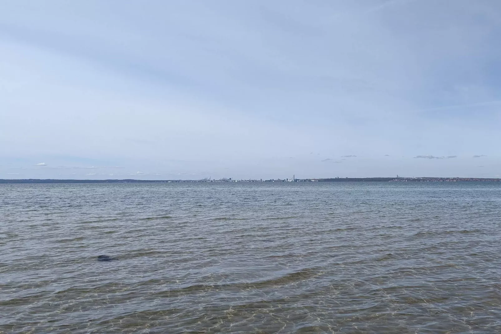 Meeresruhe in SkAdshoved-By Traum-Wasserblick