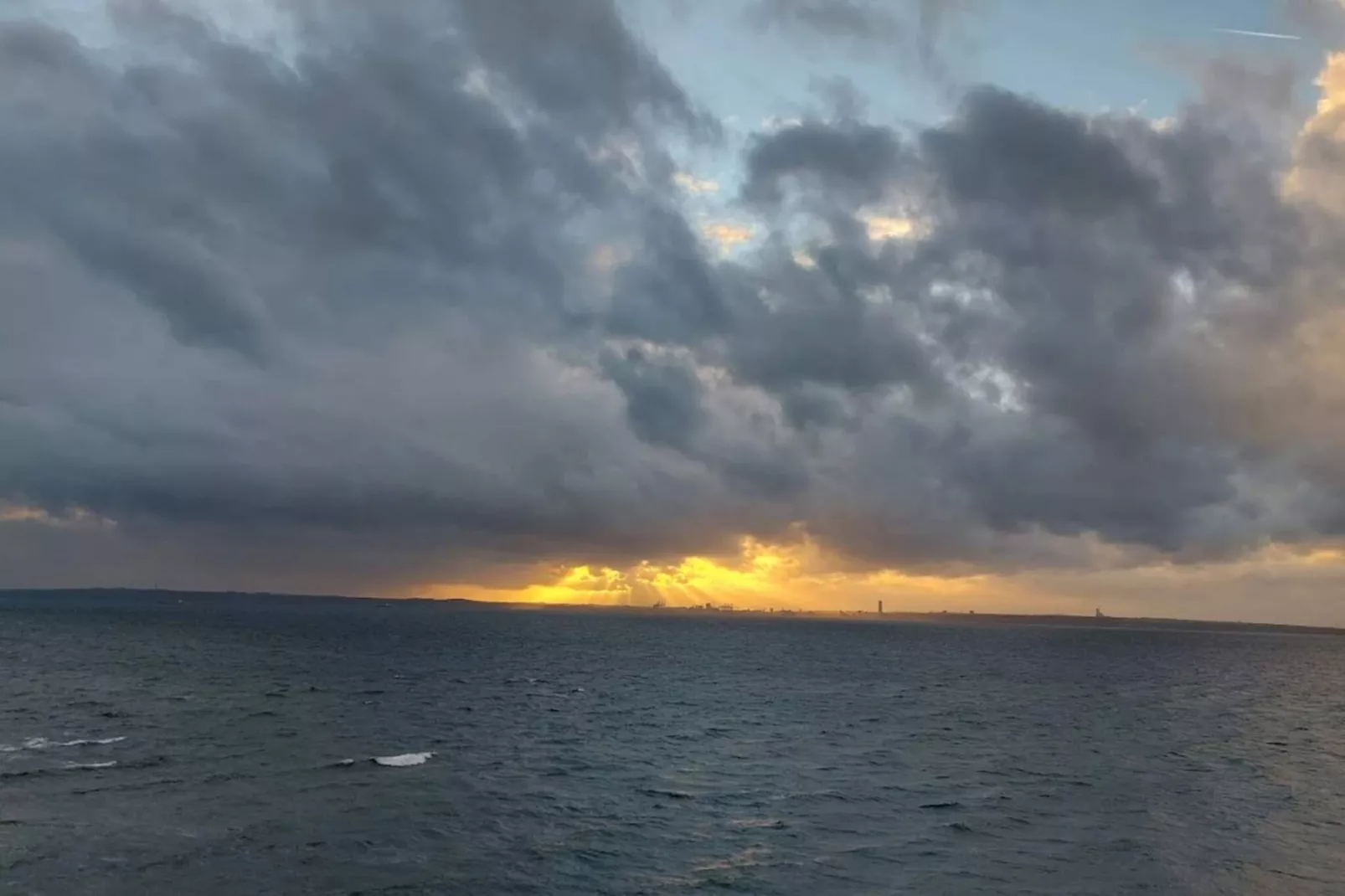 Tranquil Haven in Knebel - By Traum Ferienwohnungen-Water view