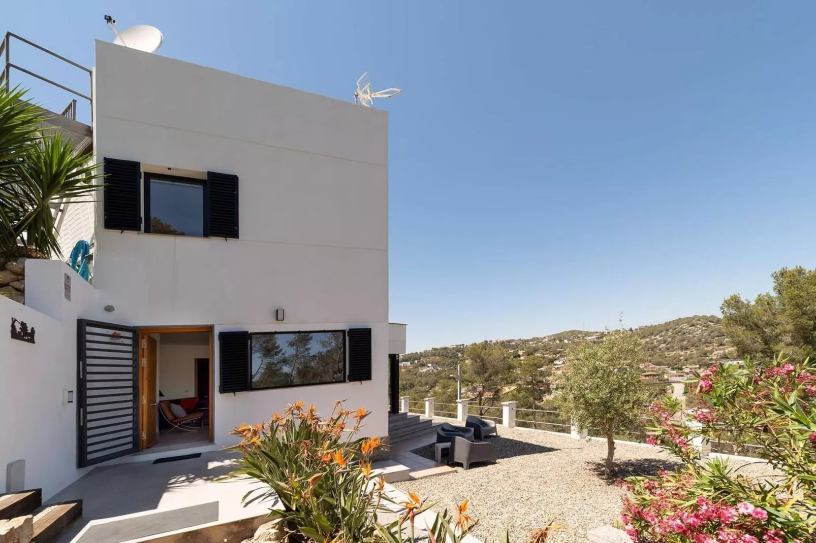 House Olivella-Exterior in summer