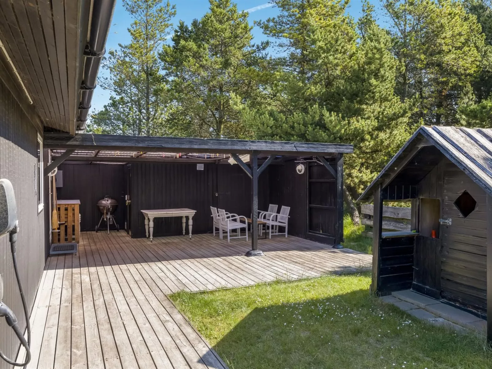 "Elin" - 3km from the sea-Outside