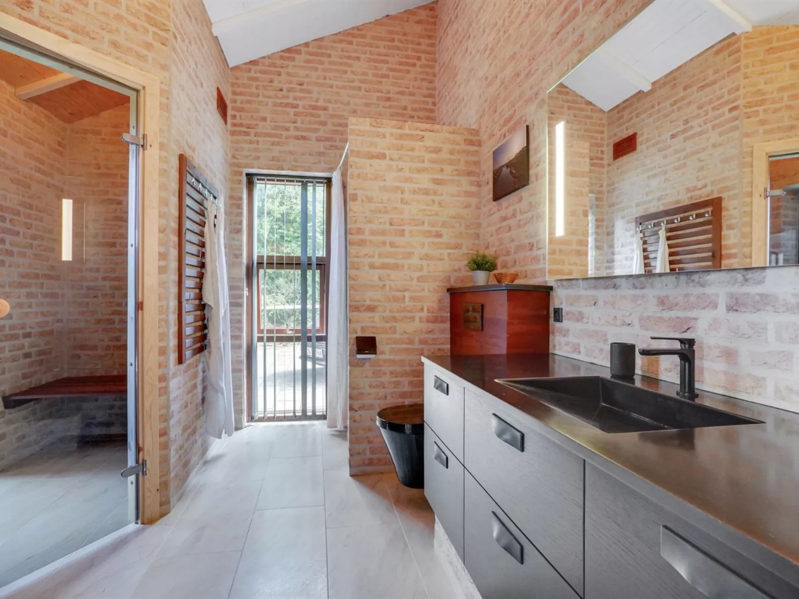 "Andri" - 600m to the fjord-Inside