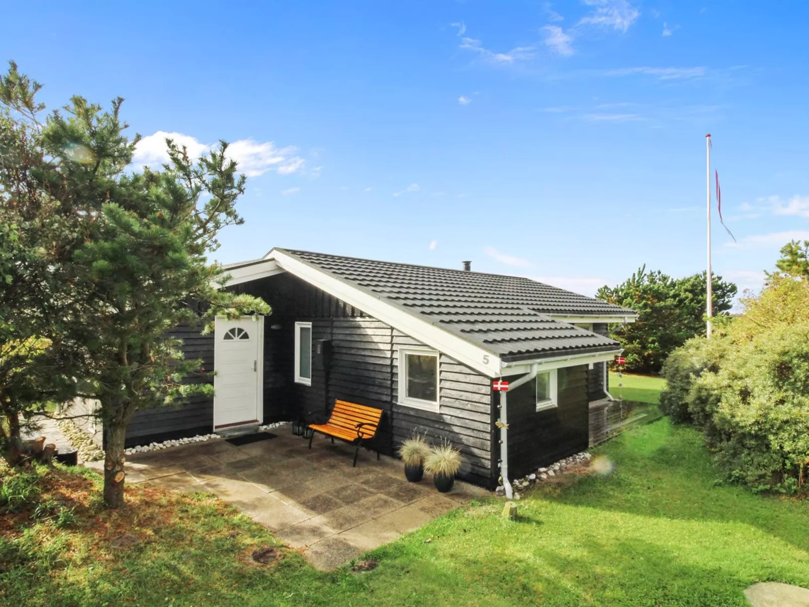 "Alice" - 1.3km from the sea-Outside