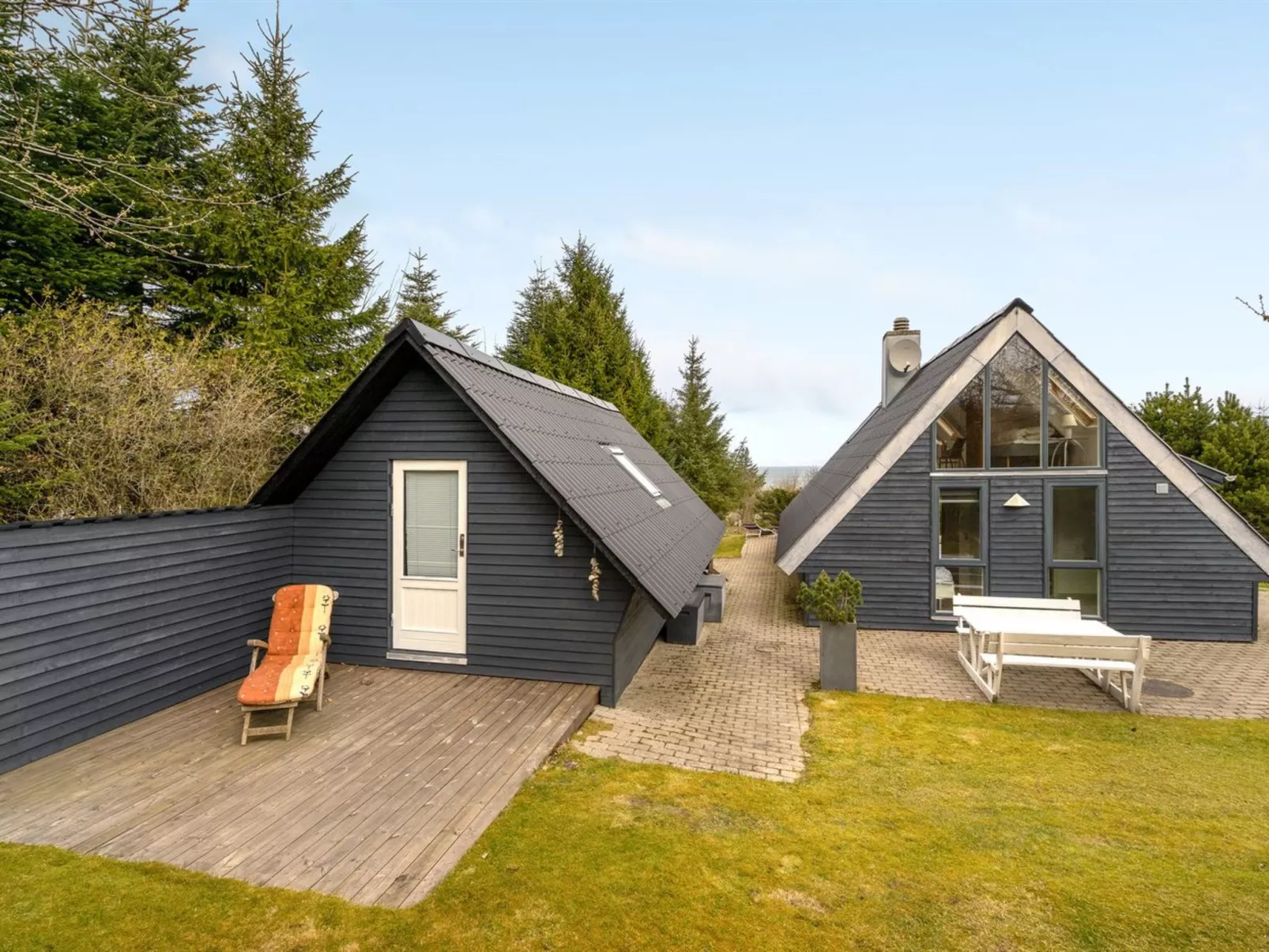 "Brunhild" - 300m to the fjord-Outside