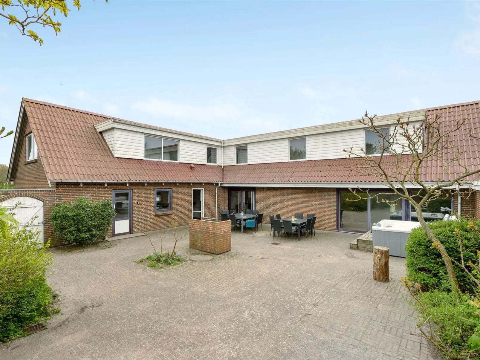 "Rahild" - 2km to the fjord-Outside