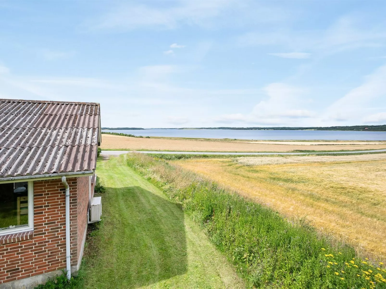 "Ephra" - 250m to the fjord-Draußen