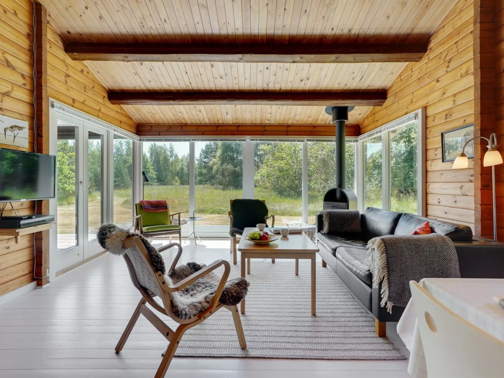 "Tuba" - 600m from the sea-Drinnen