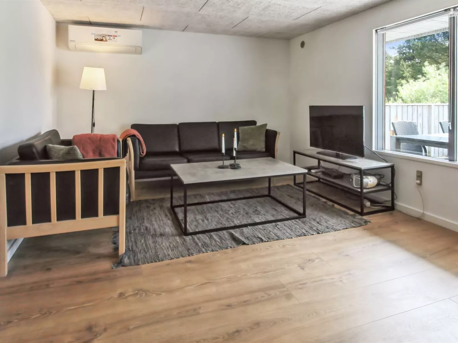 "Kabbi" - 2.6km from the sea-Inside