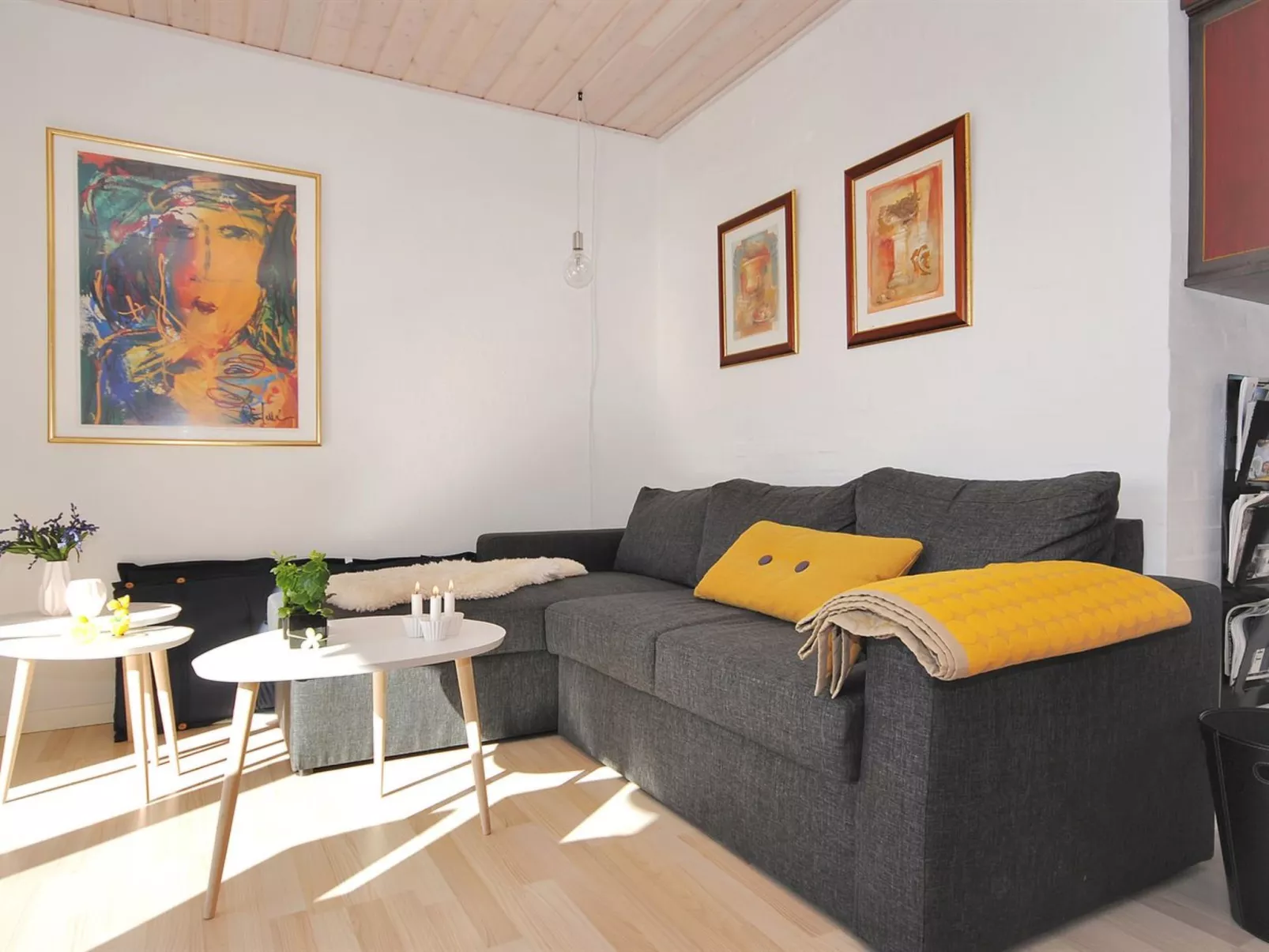 "Rejhana" - 500m to the fjord-Drinnen