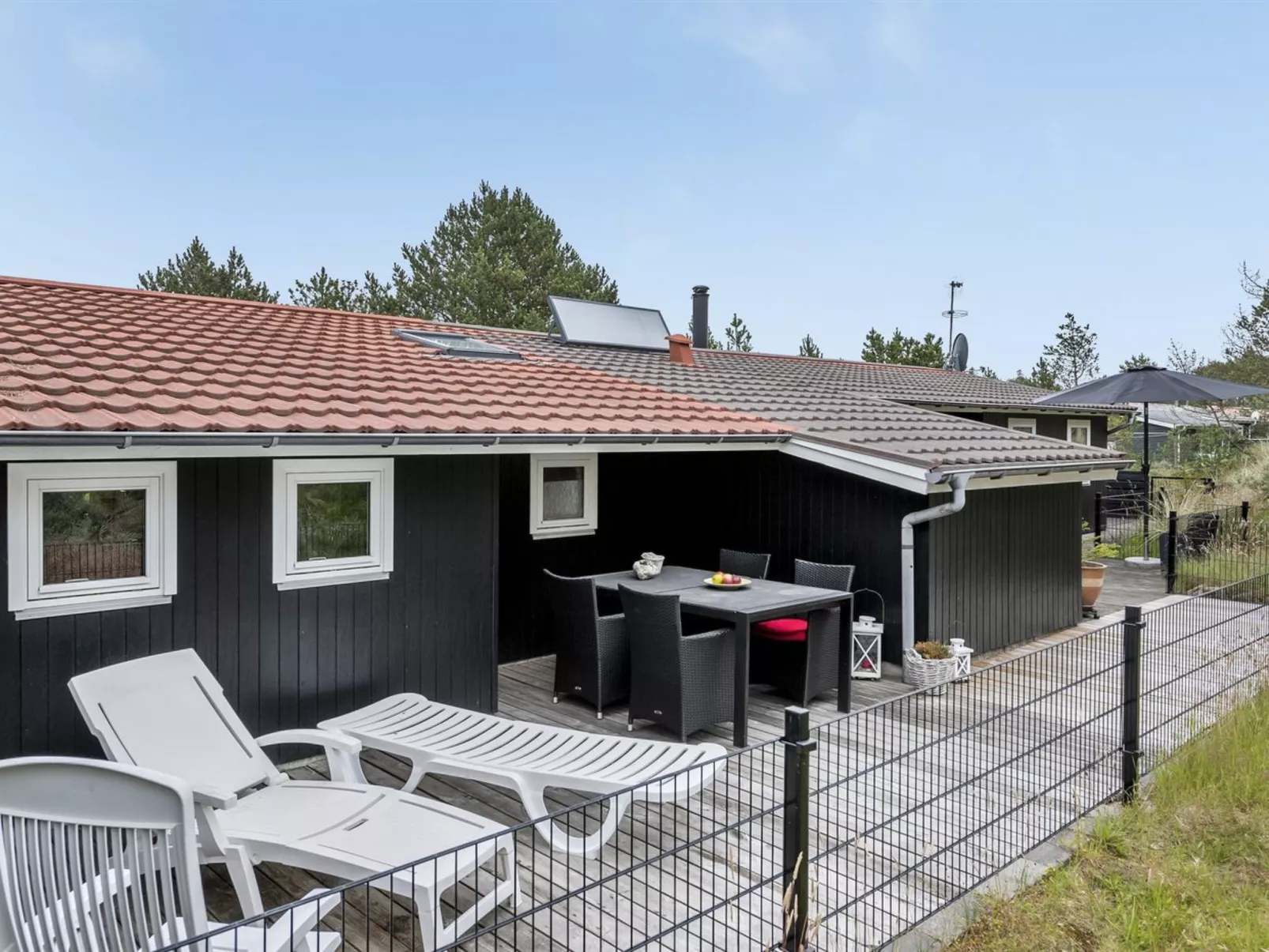 "Emeline" - 1.7km from the sea-Outside