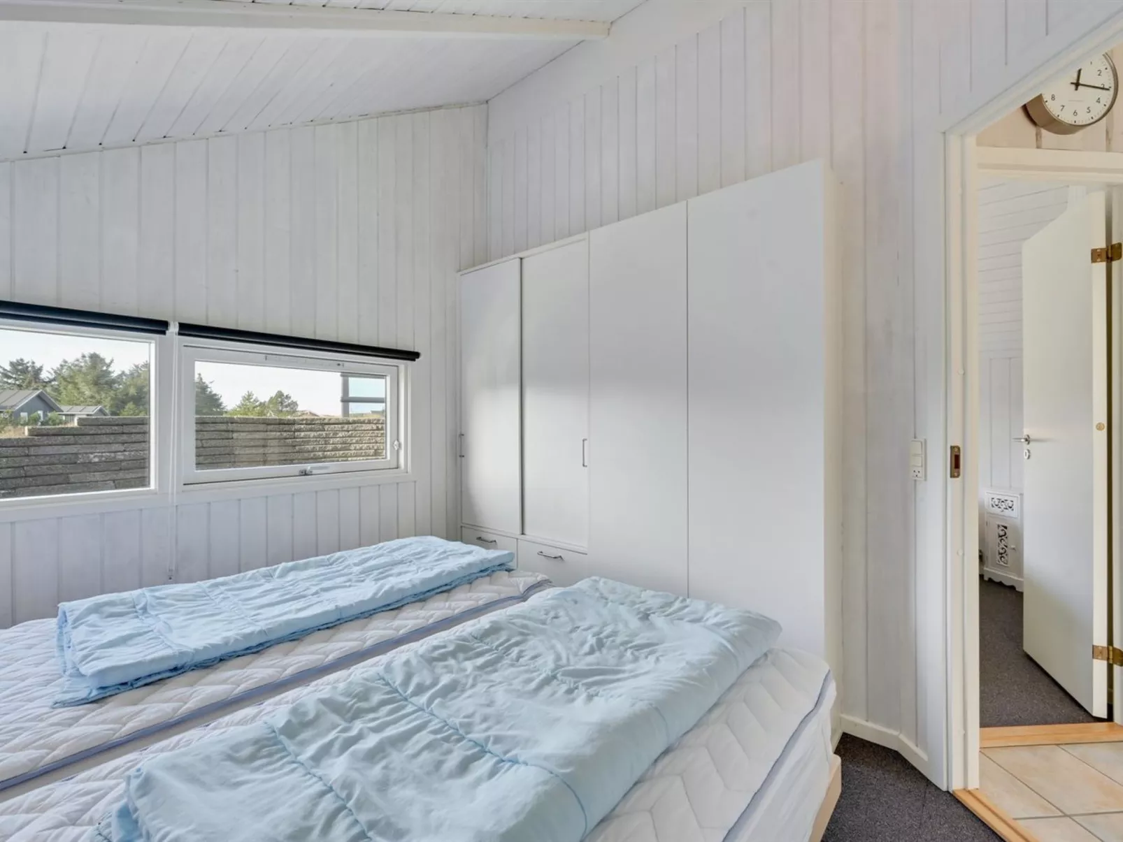 "Cyrill" - 250m to the fjord-Dedans