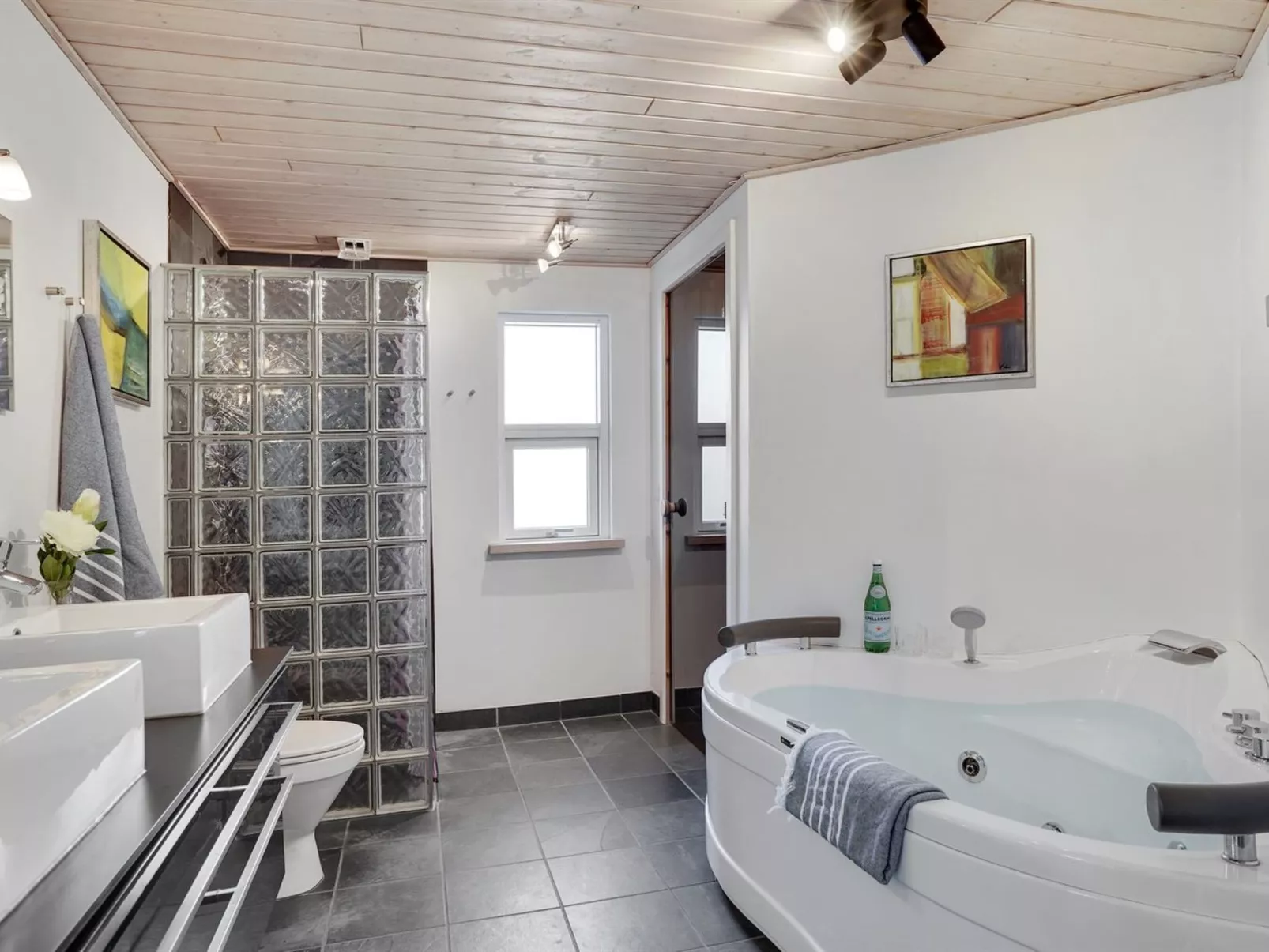 "Ulfsten" - 1.6km from the sea-Dedans