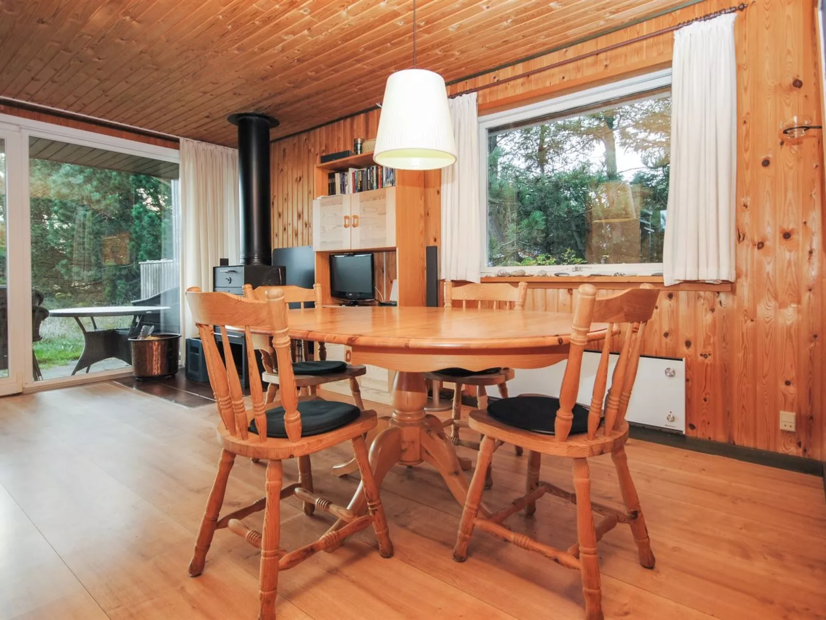 "Tuovi" - 800m from the sea-Drinnen