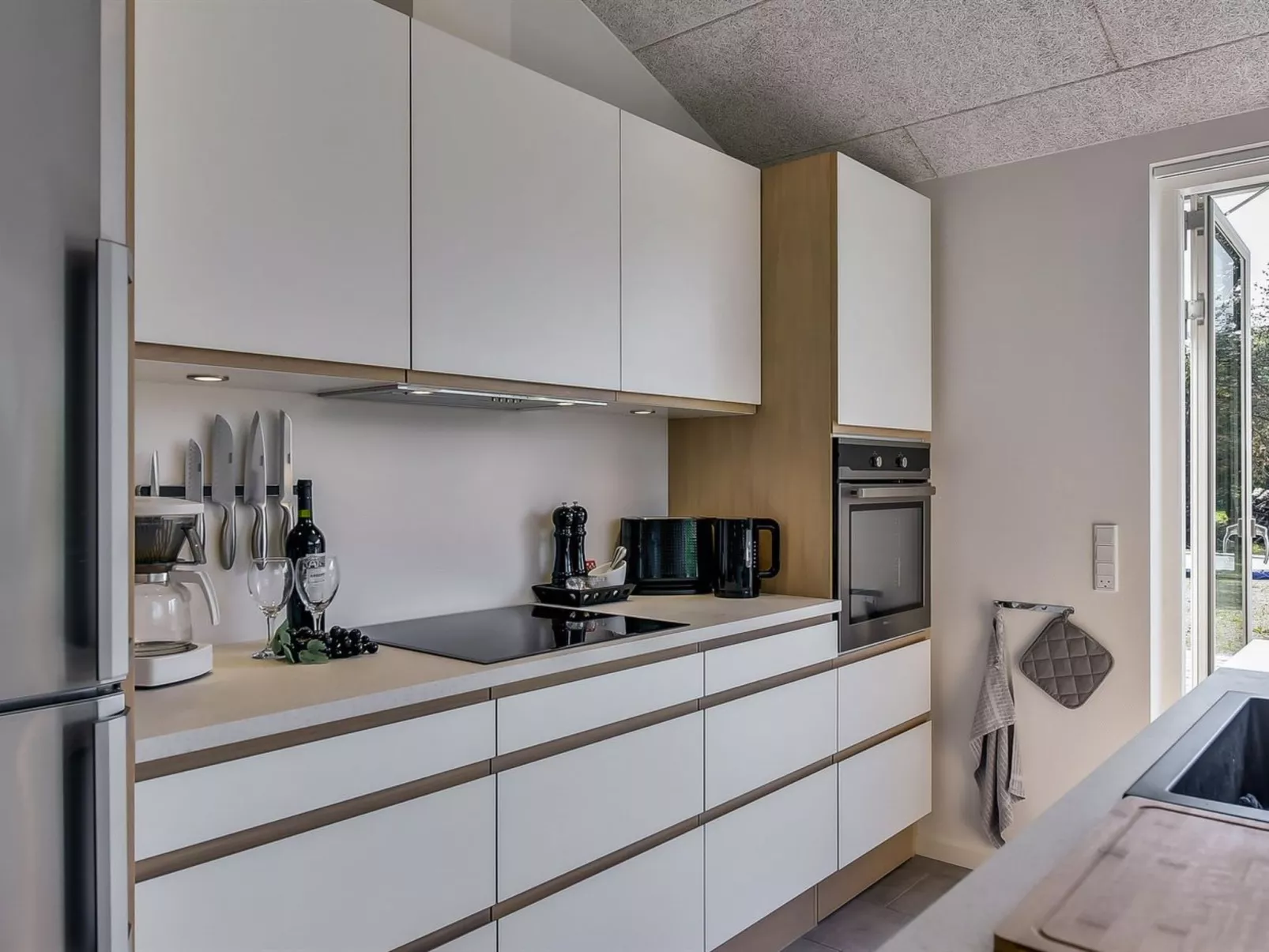 "Stacey" - 800m from the sea-Inside