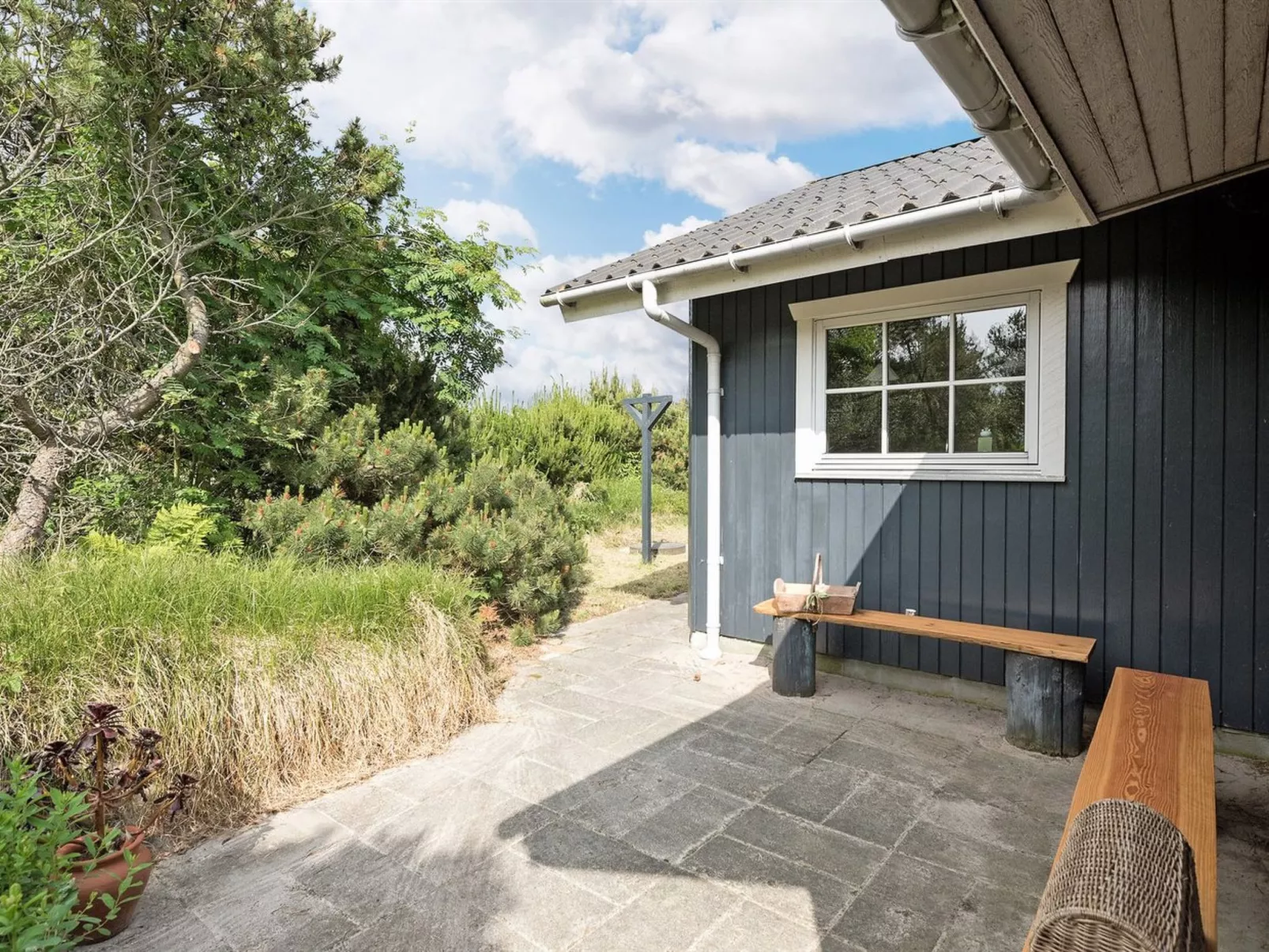 "Dines" - 1km from the sea-Outside