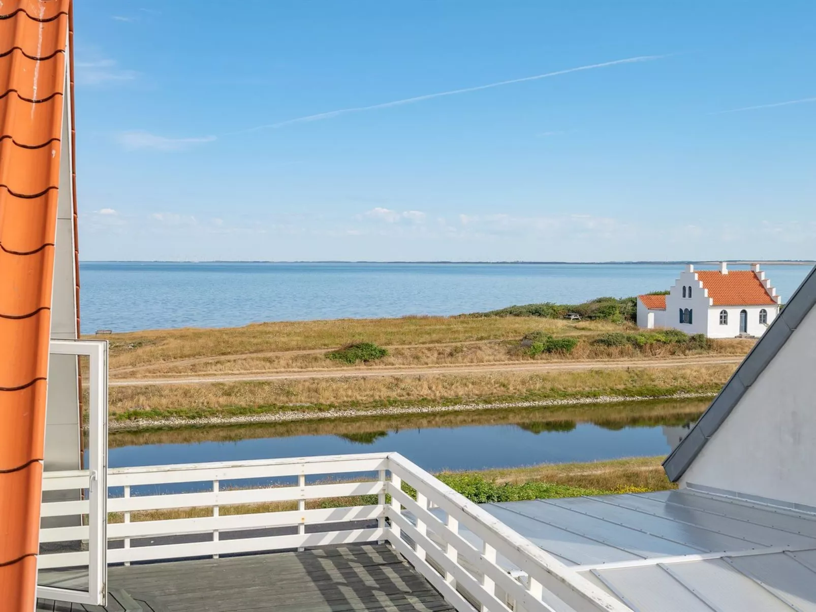 "Yorrick" - 50m to the fjord-Outside