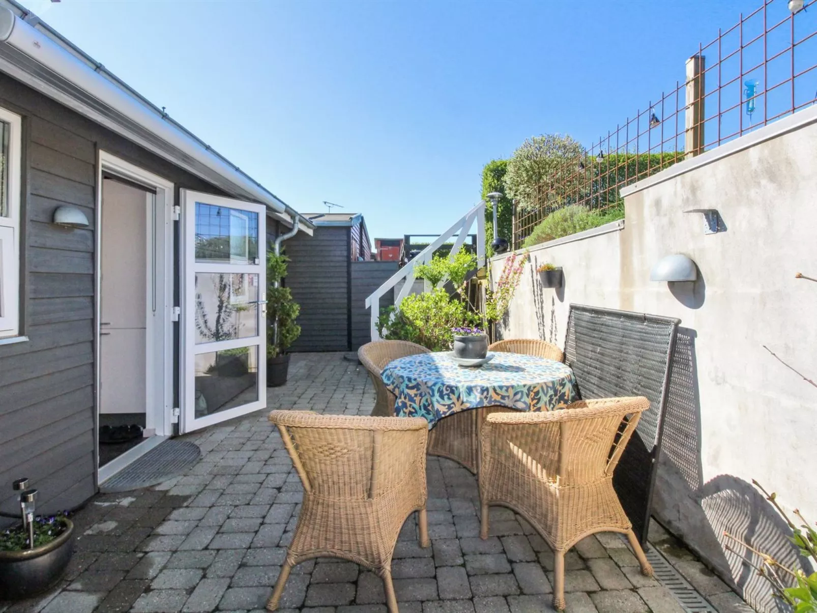 "Grim" - 5m from the sea-Outside