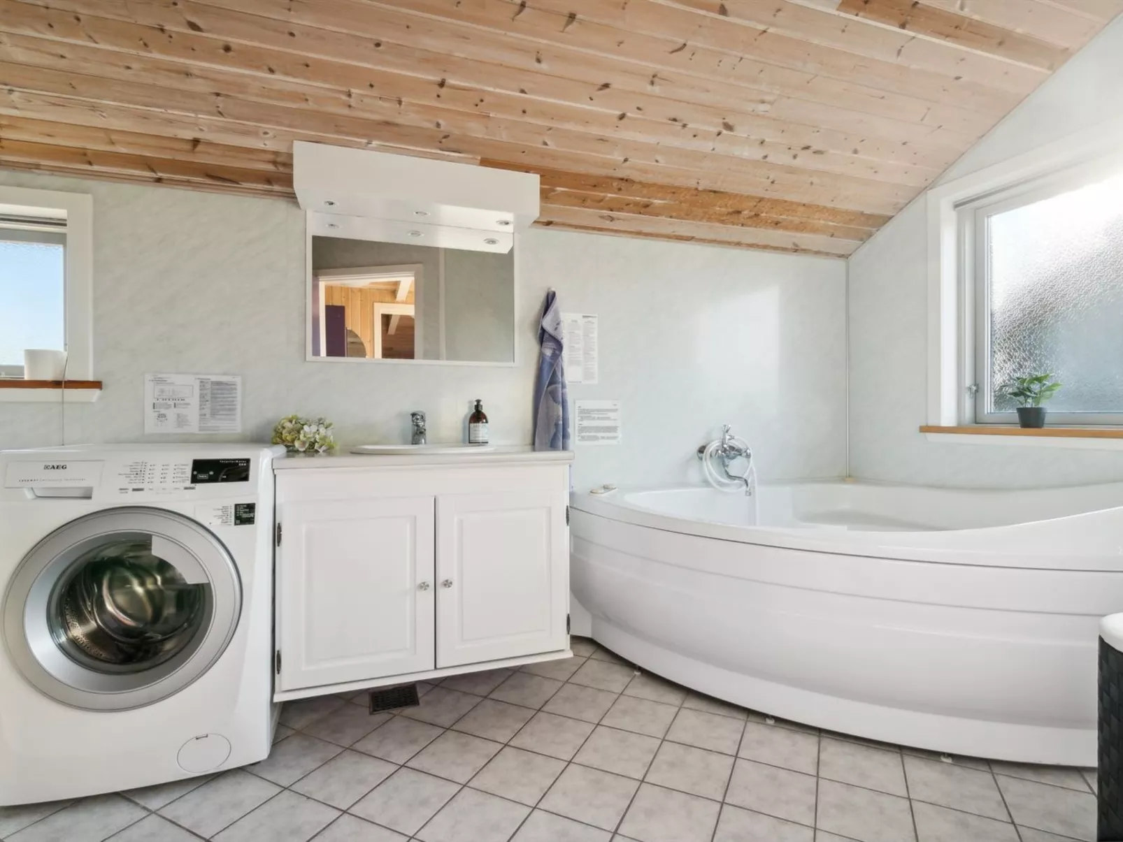 "Øde" - 350m from the sea-Inside