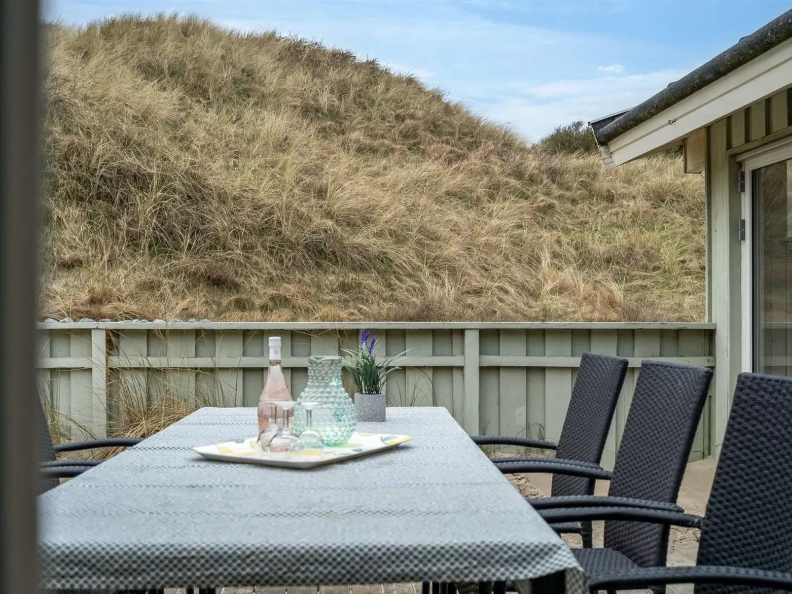 "Erwith" - 50m from the sea-Outside