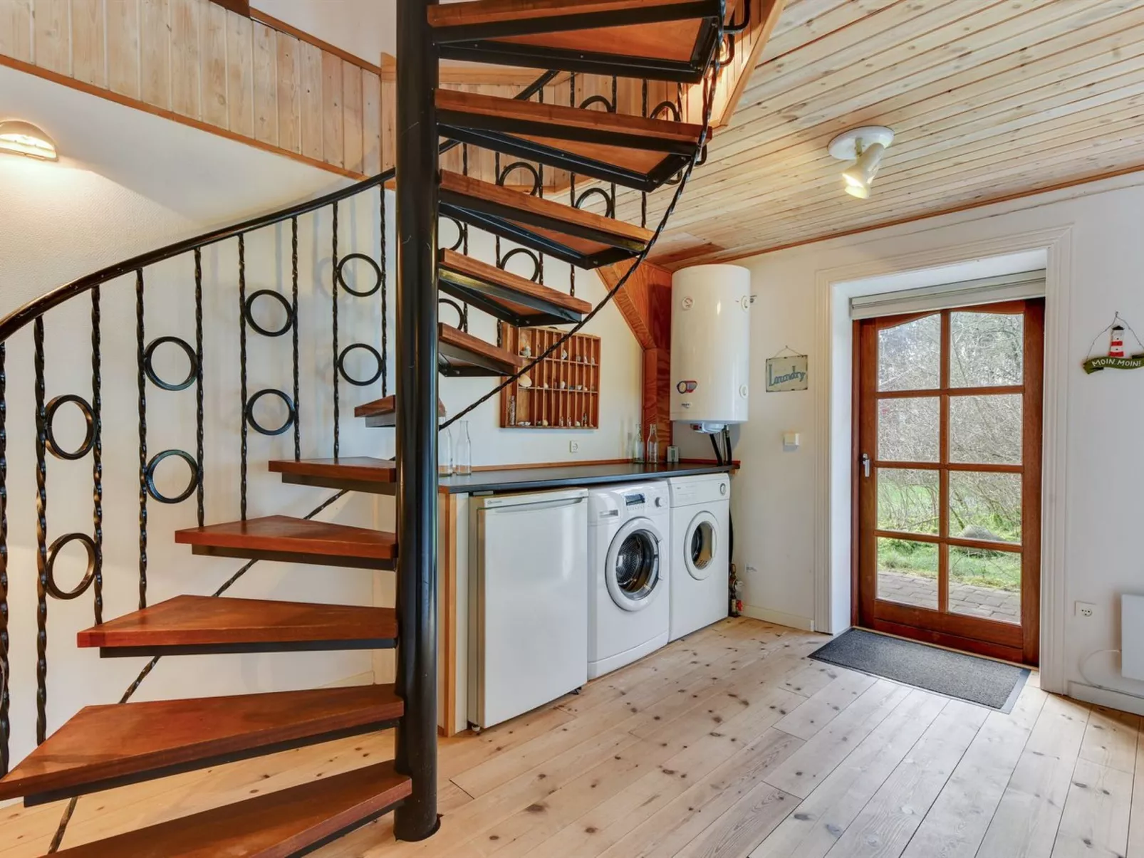 "Iiro" - 2.5km from the sea-Inside