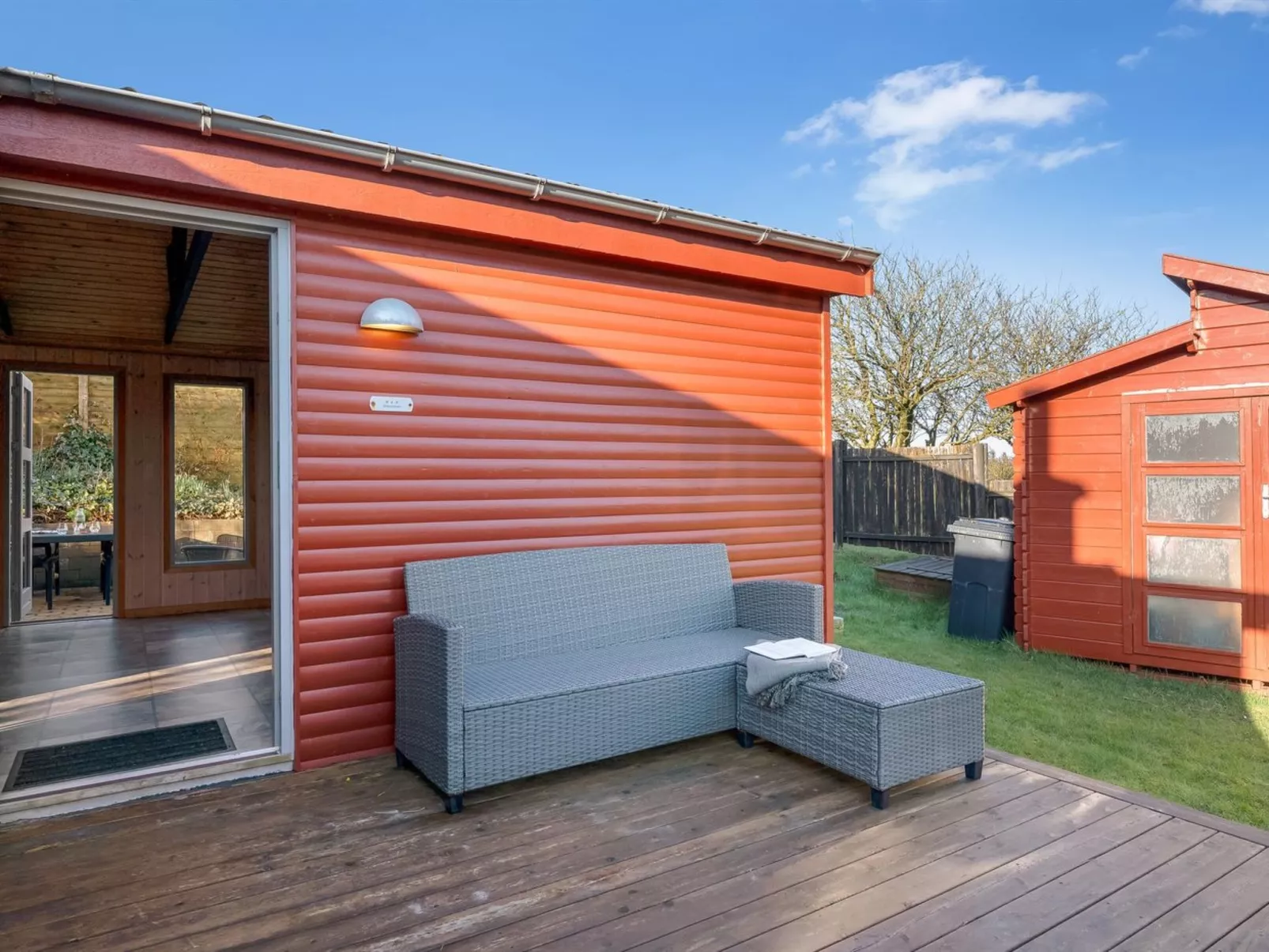 "Alpi" - 250m to the fjord-Outside