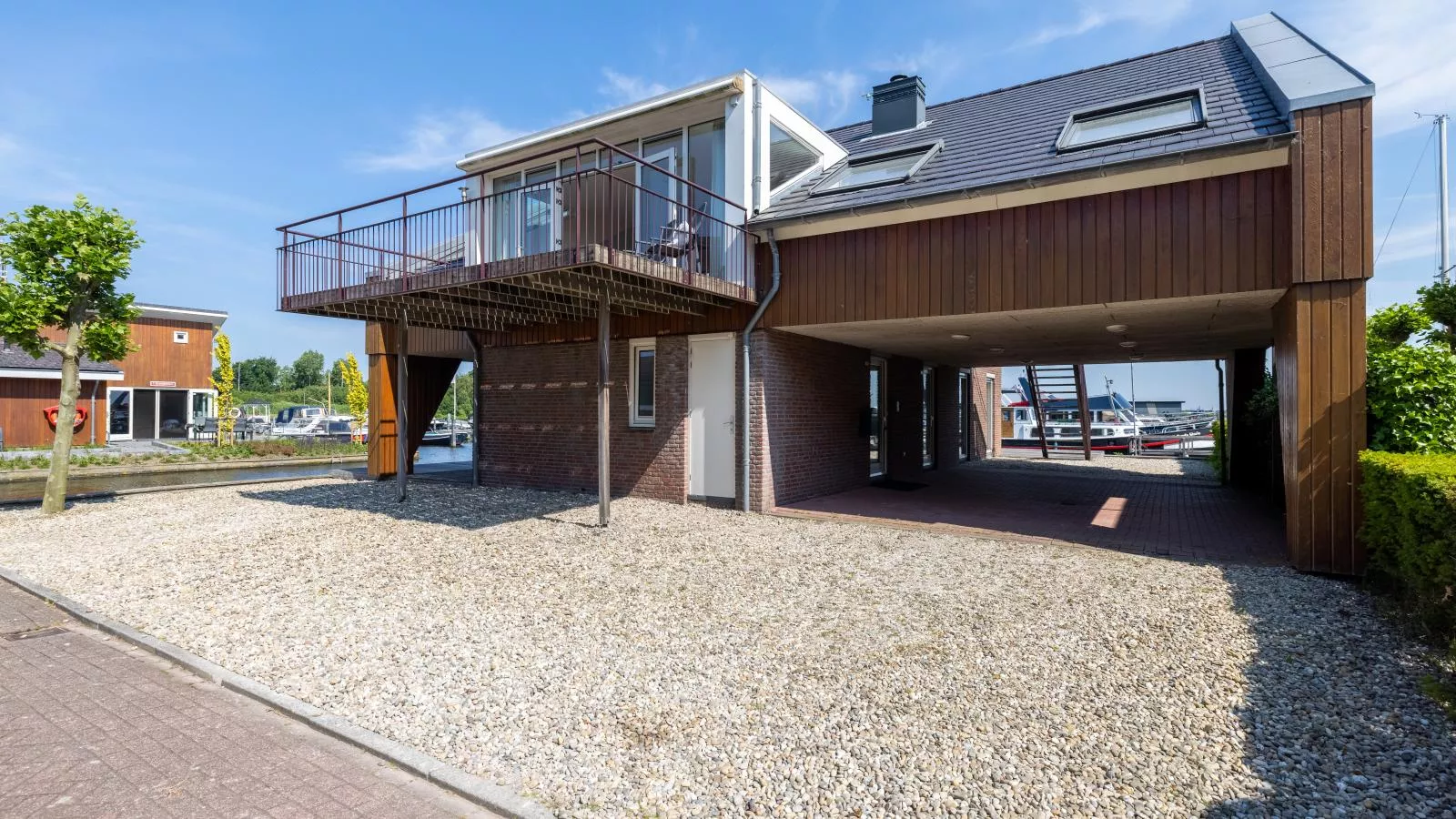Penthouse-Exterior summer