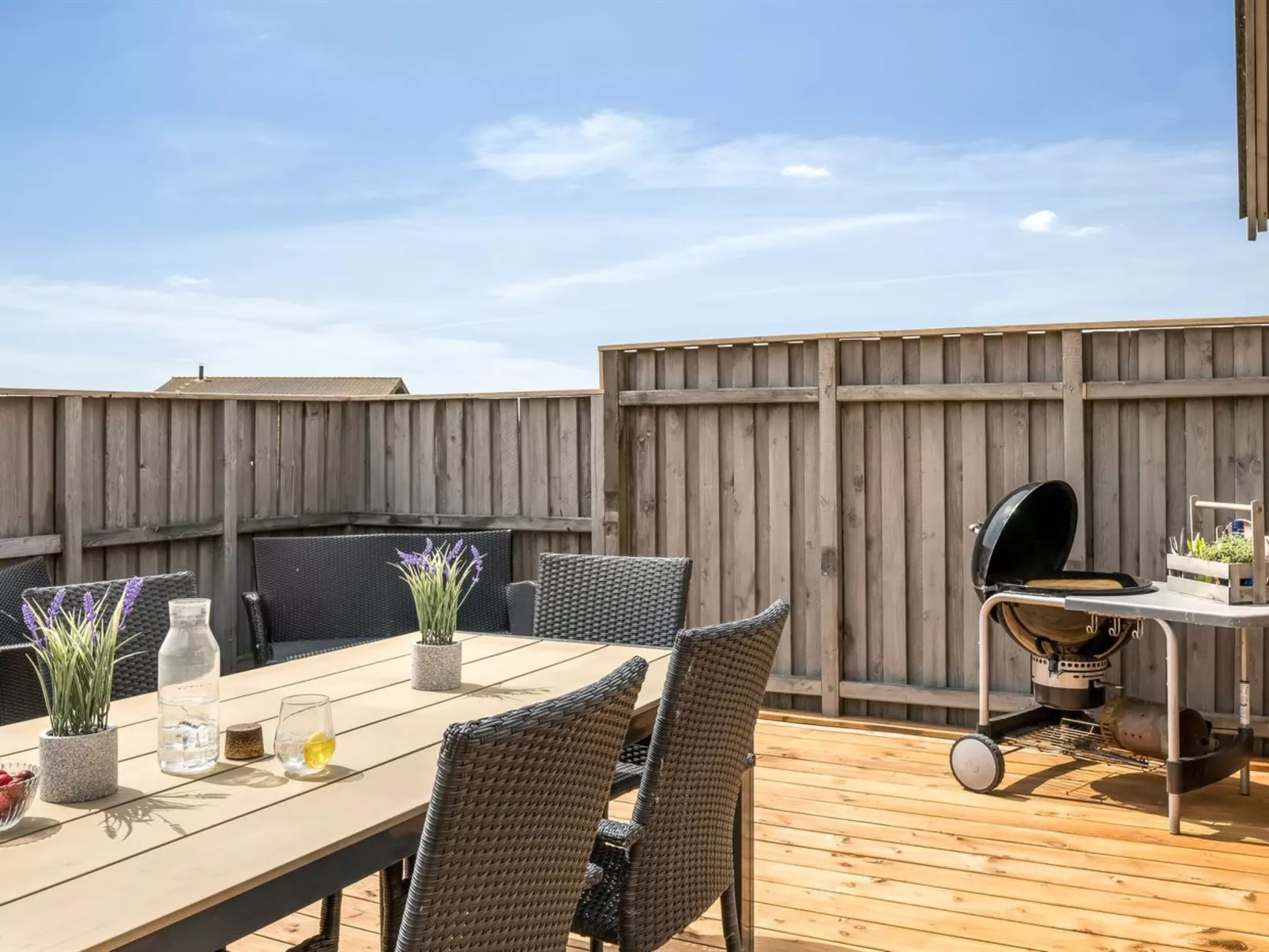 "Dina" - 200m to the fjord-Outside