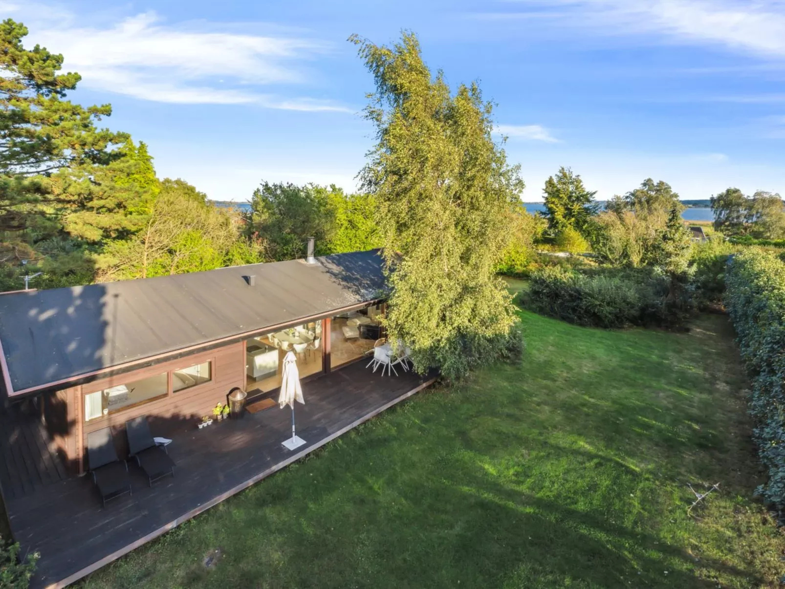 "Erikka" - 300m to the fjord-Outside