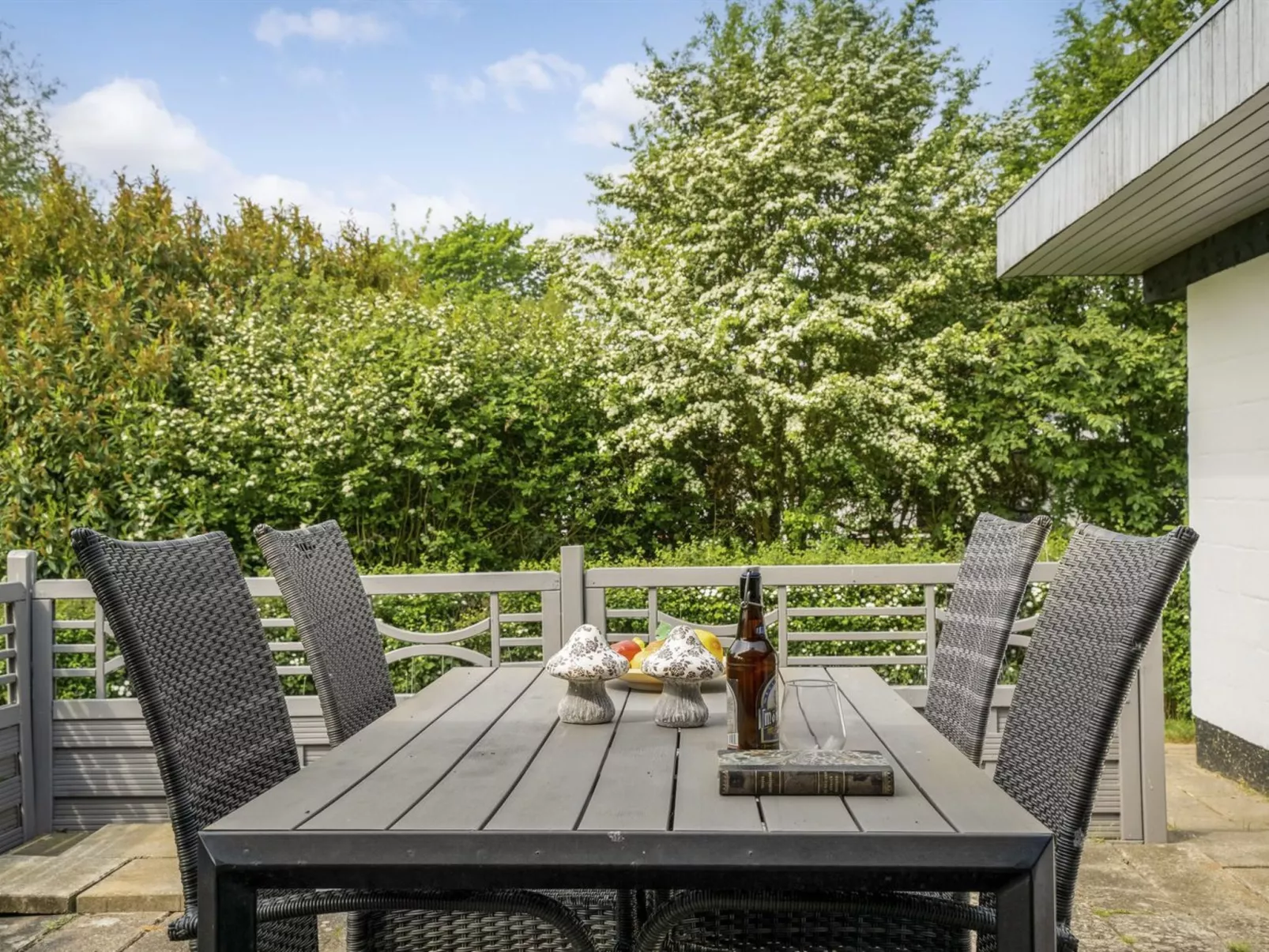 "Yak" - 350m from the sea-Draußen