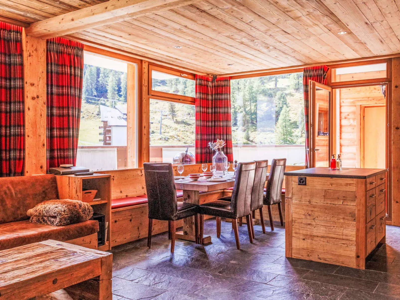 Rosablanche D Attique-Inside