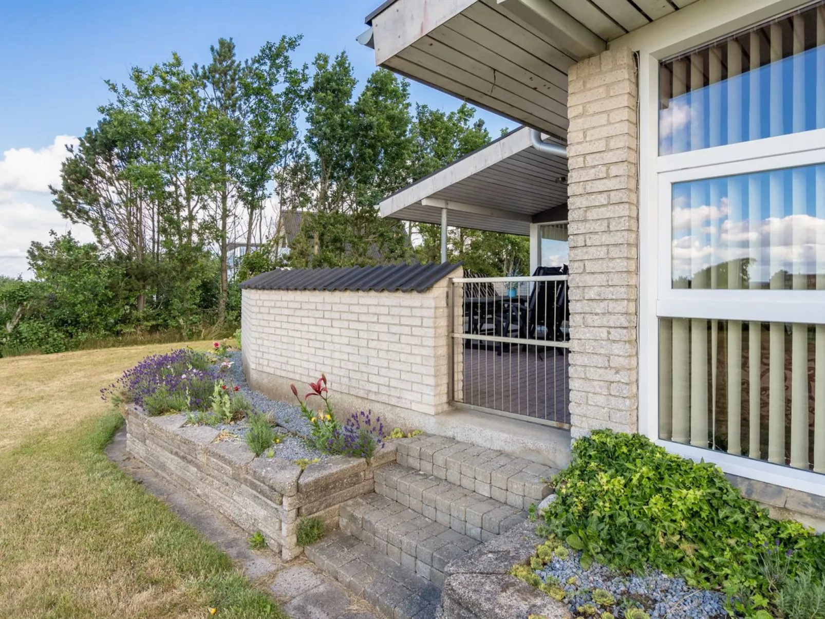 "Anselma" - 800m to the fjord - Outside