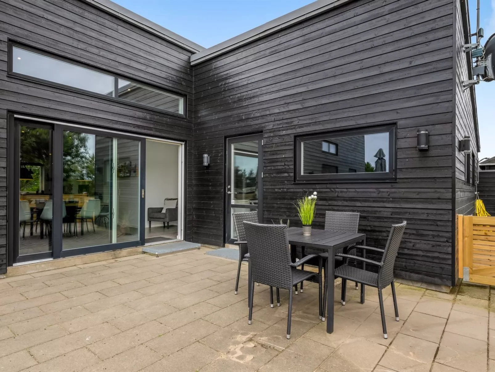 "Weike" - 950m to the fjord-Outside