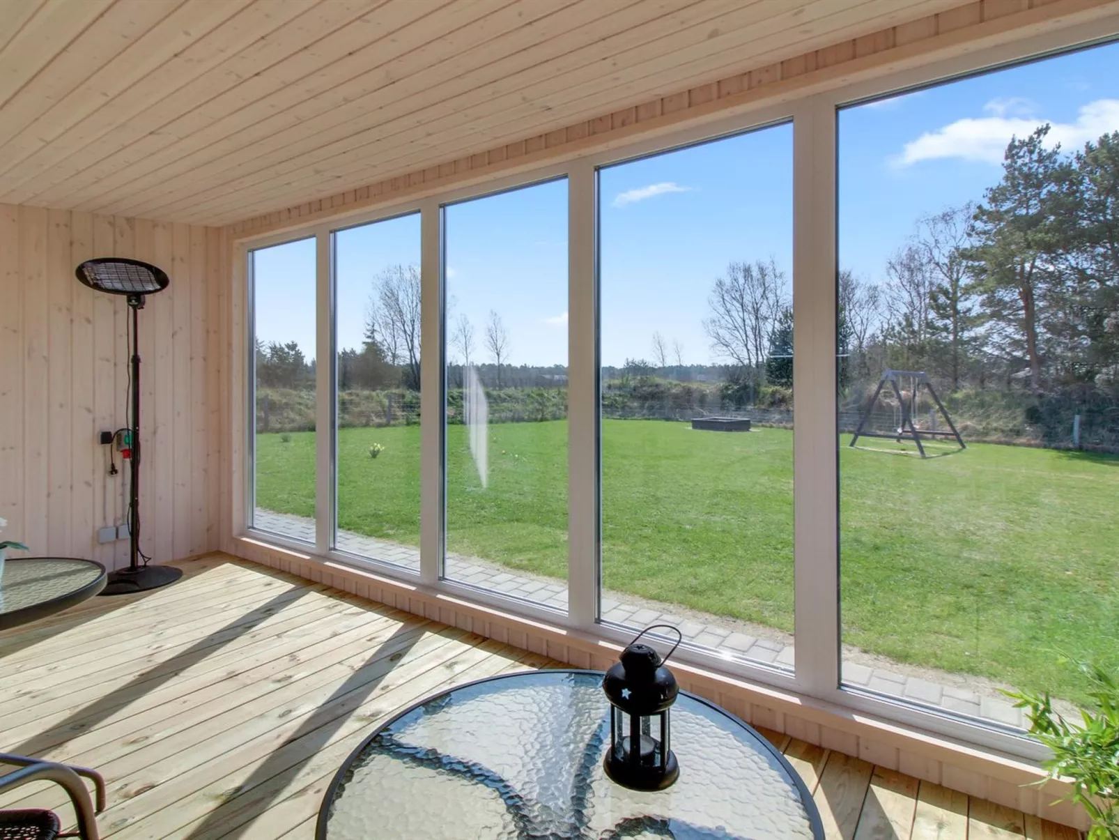 "Ethel" - 1.5km to the fjord-Drinnen