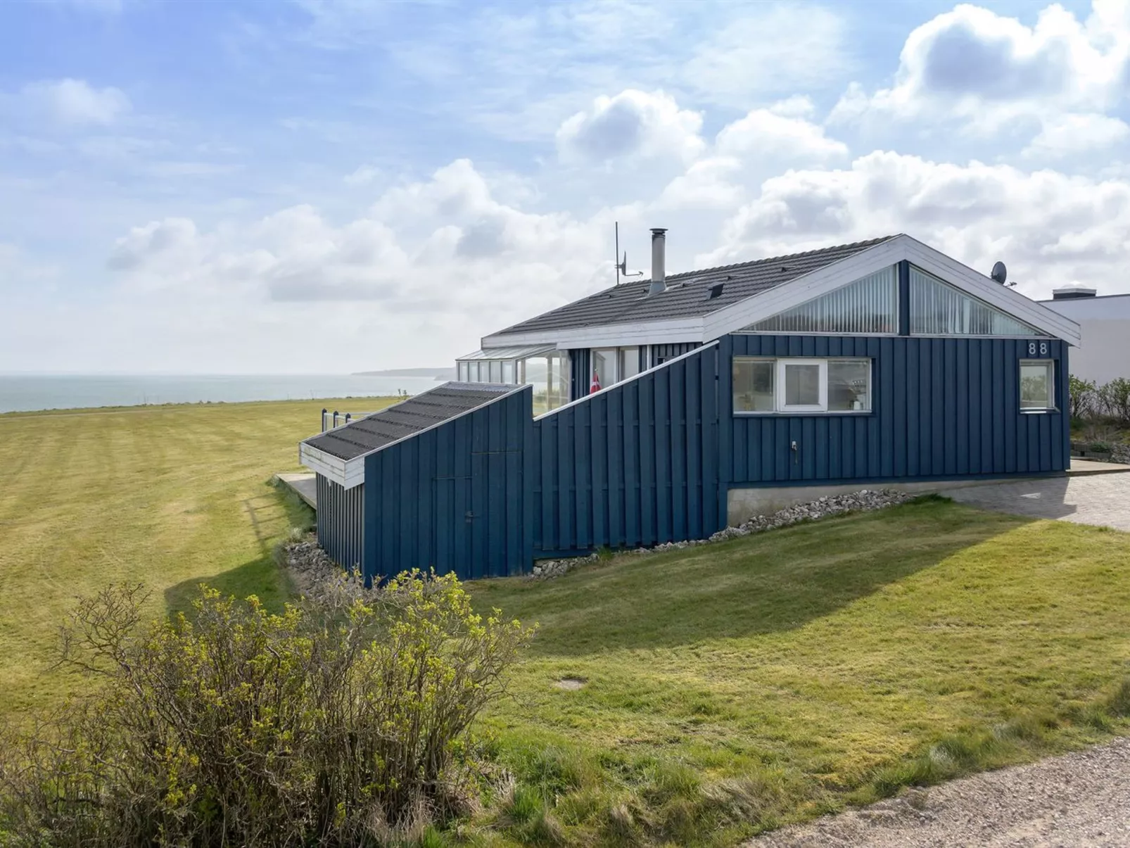 "Rajna" - 95m to the fjord-Outside