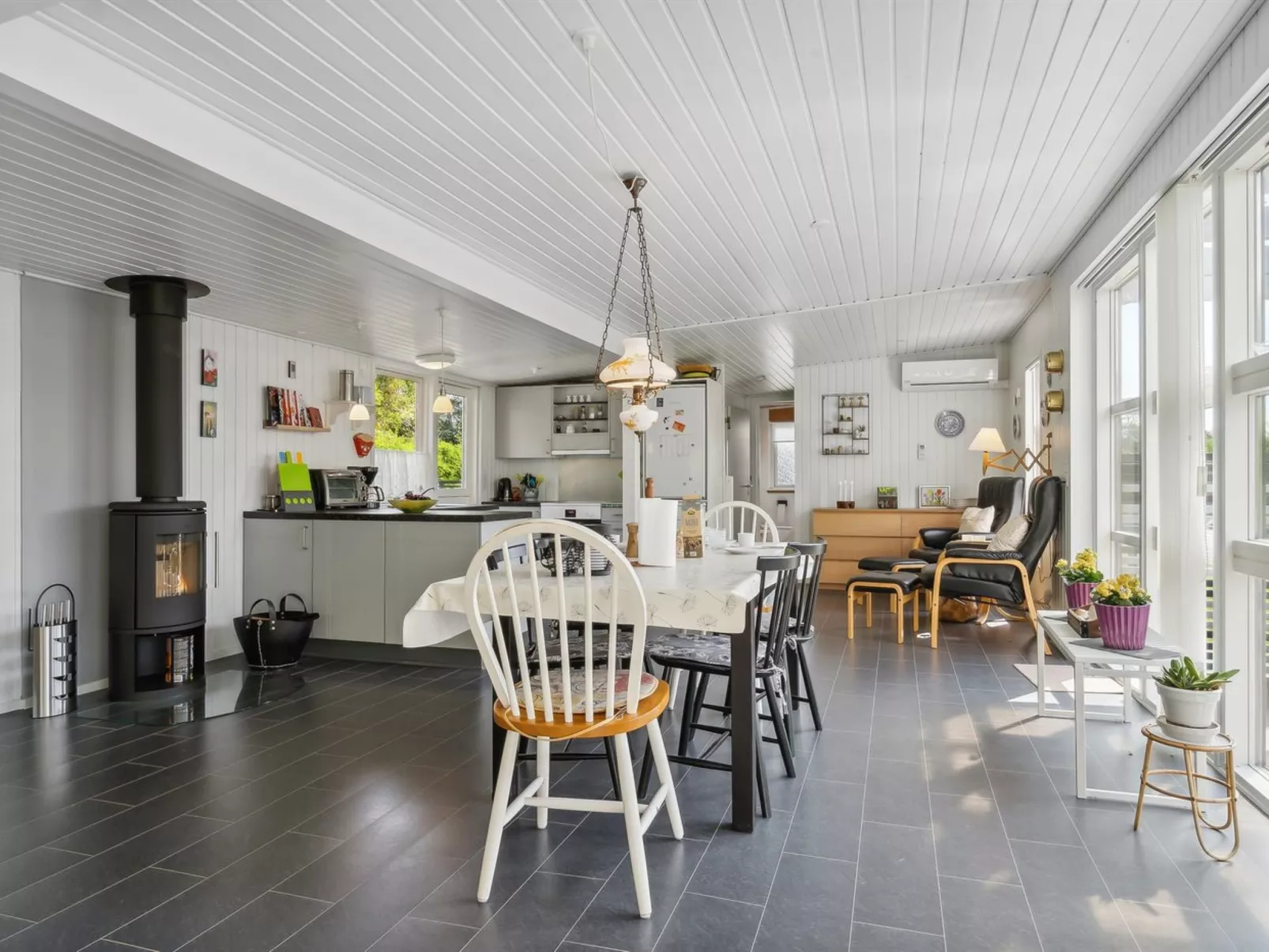 "Guthrik" - 900m from the sea-Inside