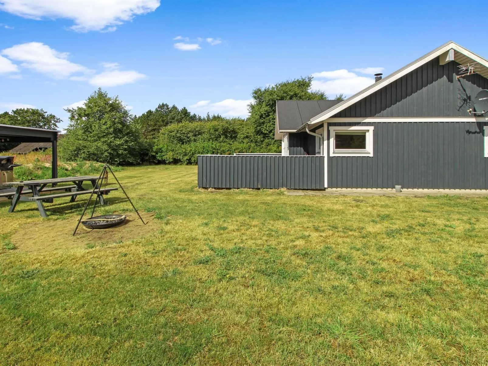 "Daina" - 400m to the fjord-Draußen