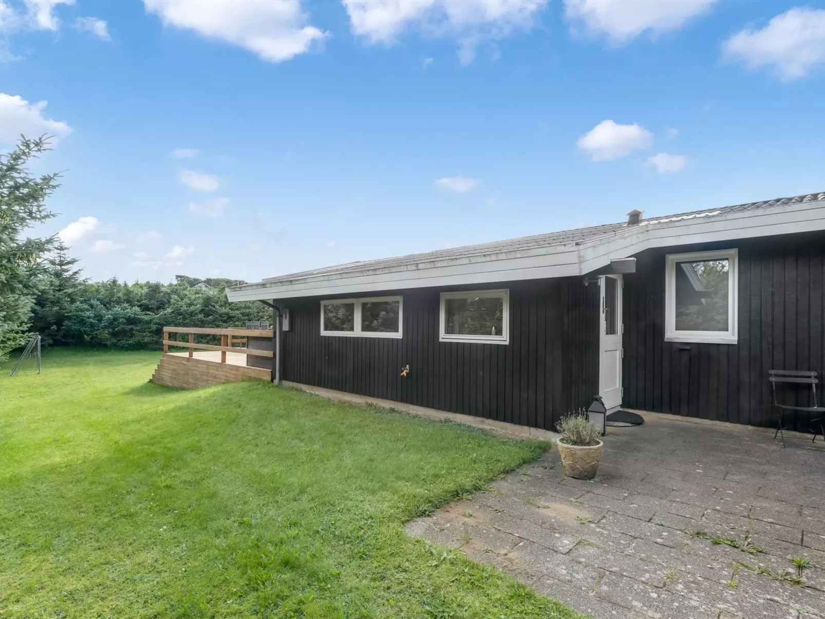 "Matilde" - 400m to the fjord-Outside