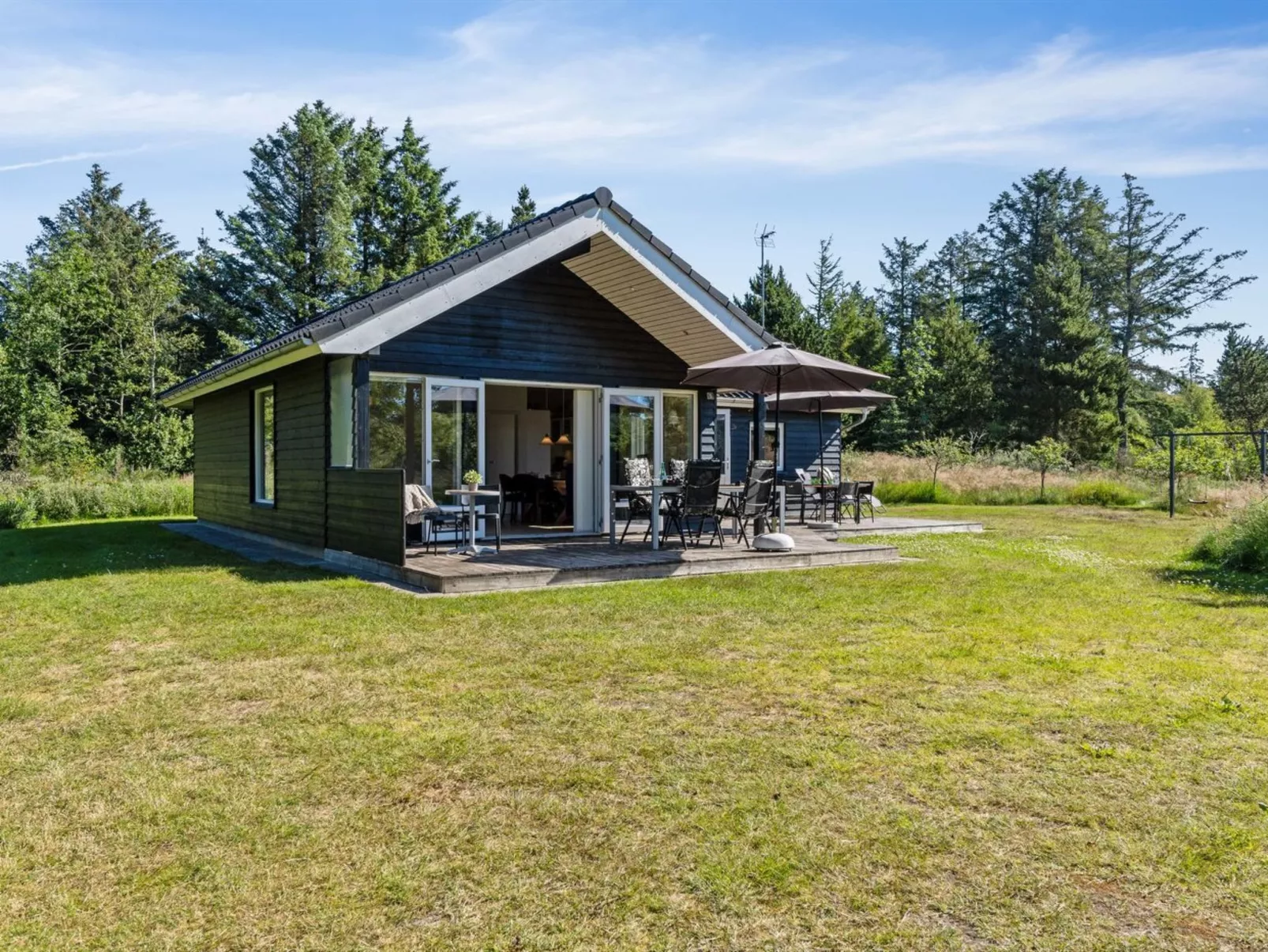 "Swen" - 1.3km from the sea-Draußen